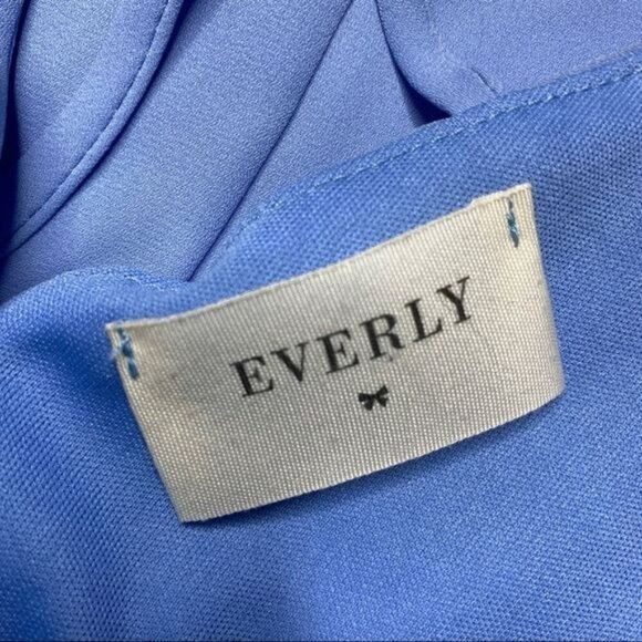 Everly Blue Tank Blouse Size Large - Picture 4 of 6